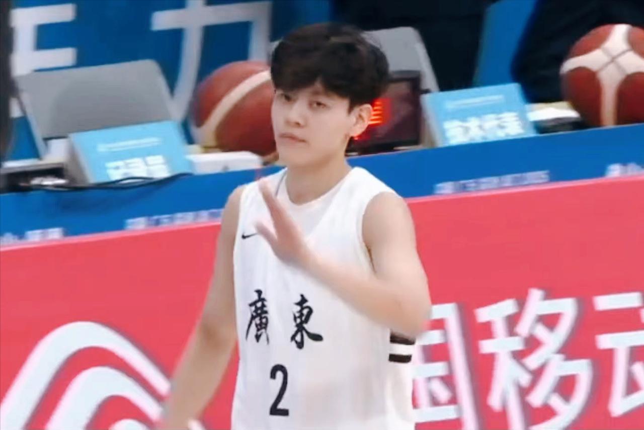 不出所料！广东女篮108：48狂胜辽宁队60分，率先闯进决赛，静候四川女篮。
