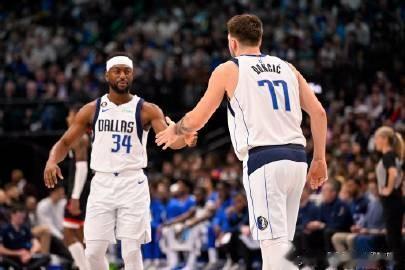 回不去了吗？
没想到32岁的肯巴沃克，这么快就在NBA找不到工作了！上季仅在独行