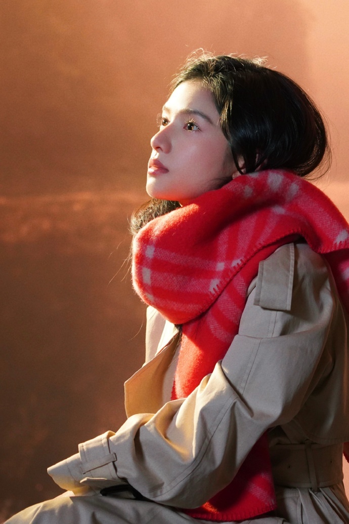 张婧仪InStyle十七周年封面张婧仪美得很淡定 镜头里温柔坚定如冬阳，简约造型