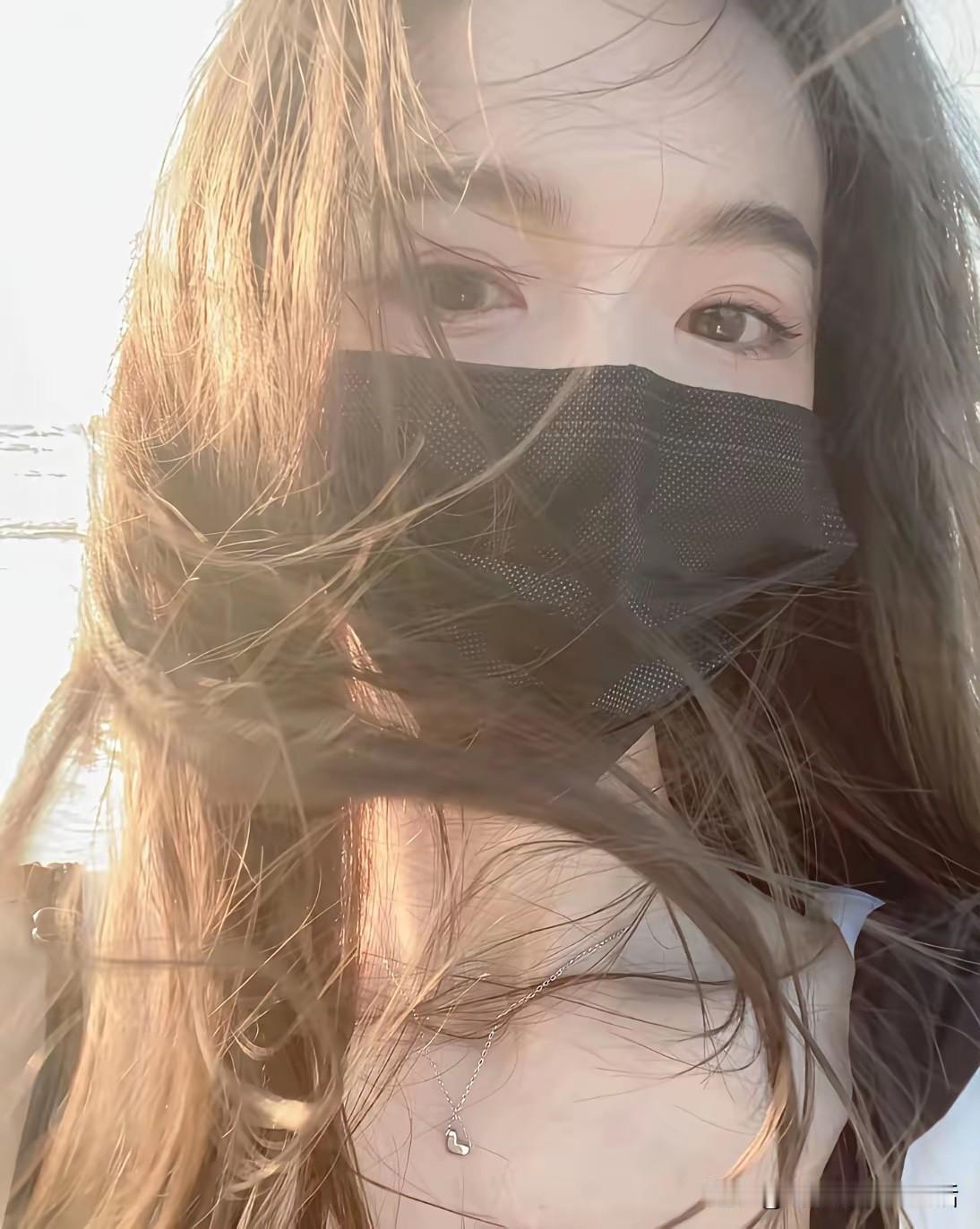 男人喜欢上一个女人
假如她也很喜欢你
那就大胆的去爱吧
没有谁对谁错
更没有你现