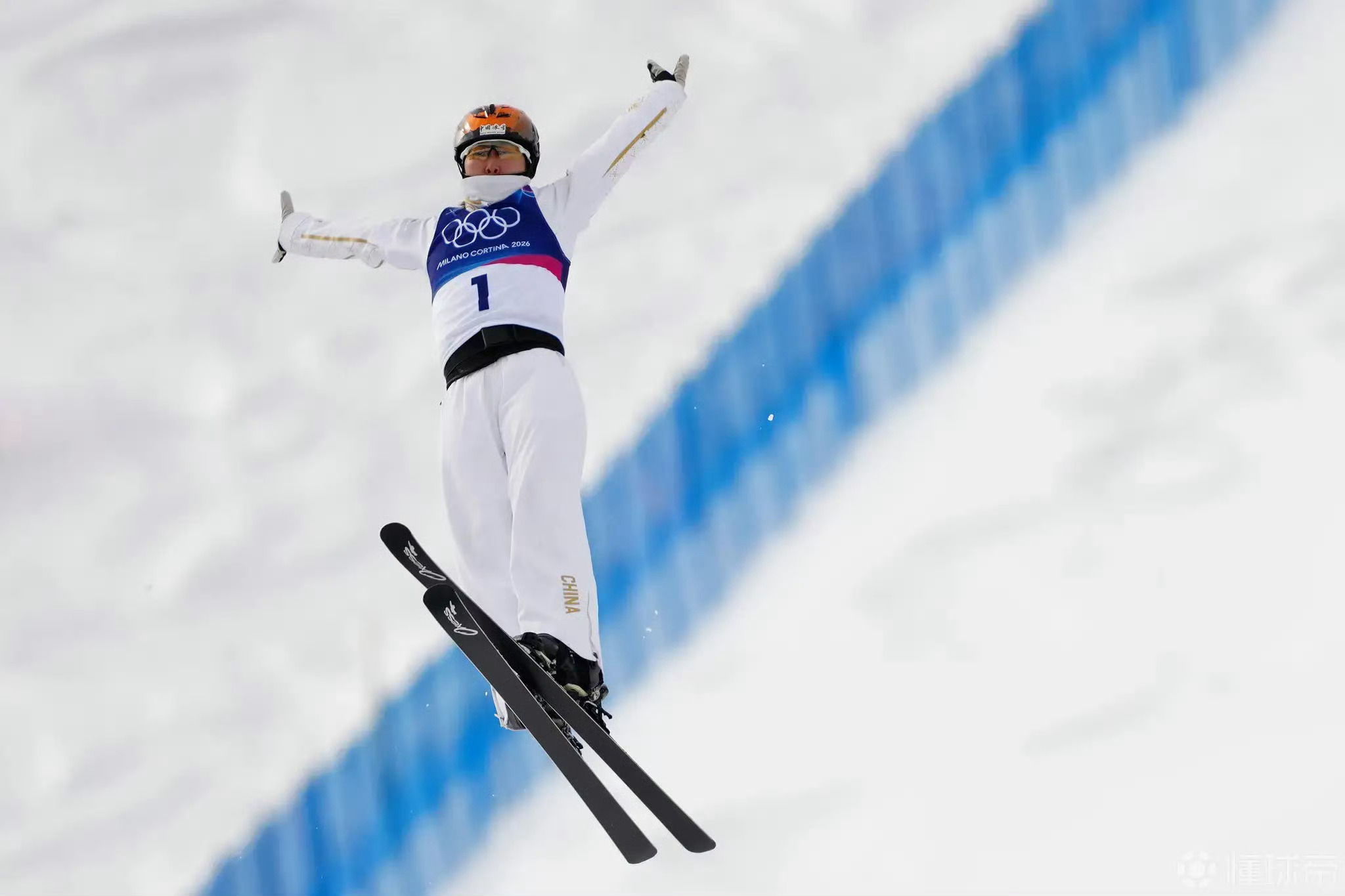 徐梦桃35岁定了个六届元老小目标35岁的徐梦桃在米兰成功卫冕自由式滑雪空中技巧冠