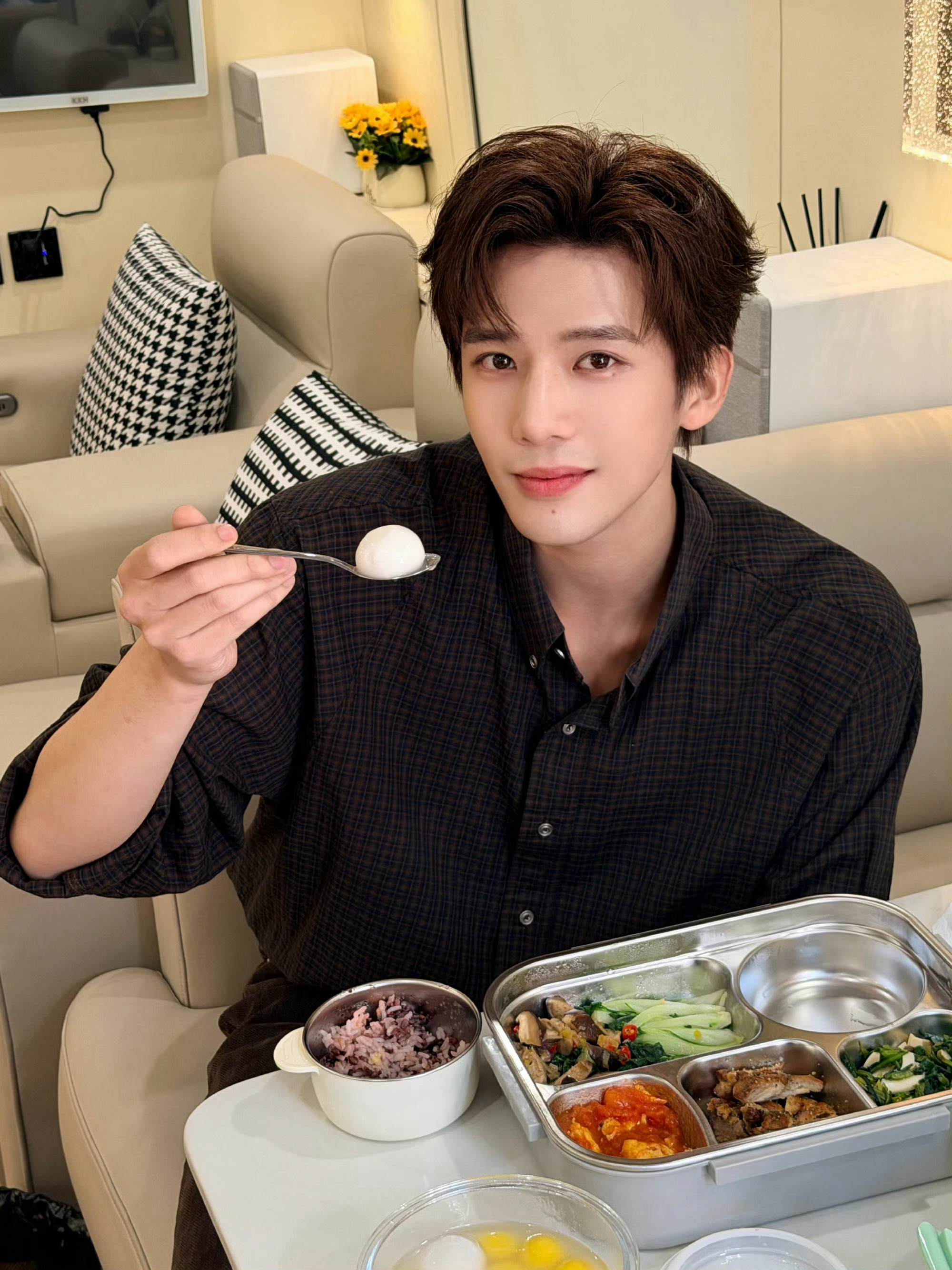 王安宇吃汤圆了吗 吃啦 