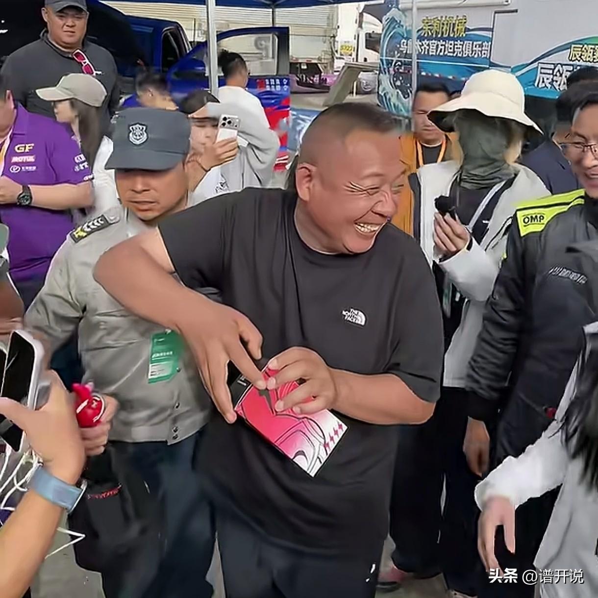 于东来低调吗？

胖东来的创始人于东来低调吗？

答案是低调，相当低调！
低调到