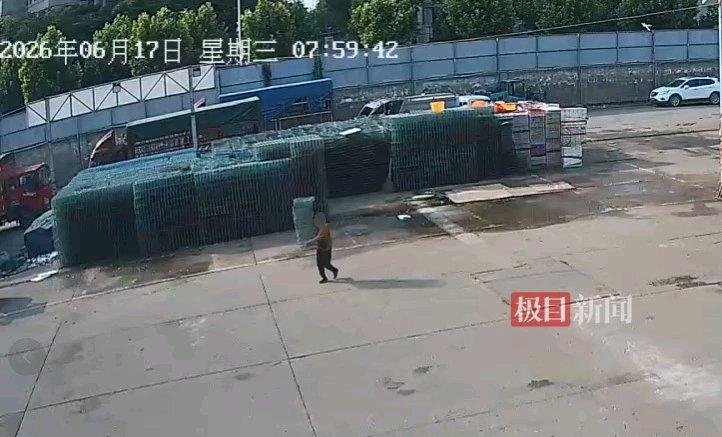 婆婆16天偷走487个虾笼，还没来得及销赃就落网近日，这起令人咋舌的盗窃案件引起