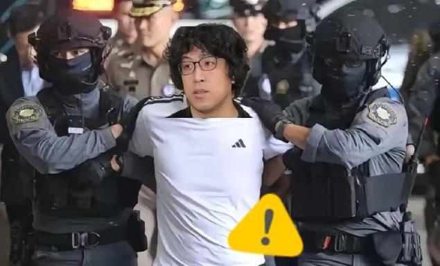 “沈伯洋这回算是彻底凉透了！”

重庆警方直接全球通缉，这力度真不是开玩笑的。想