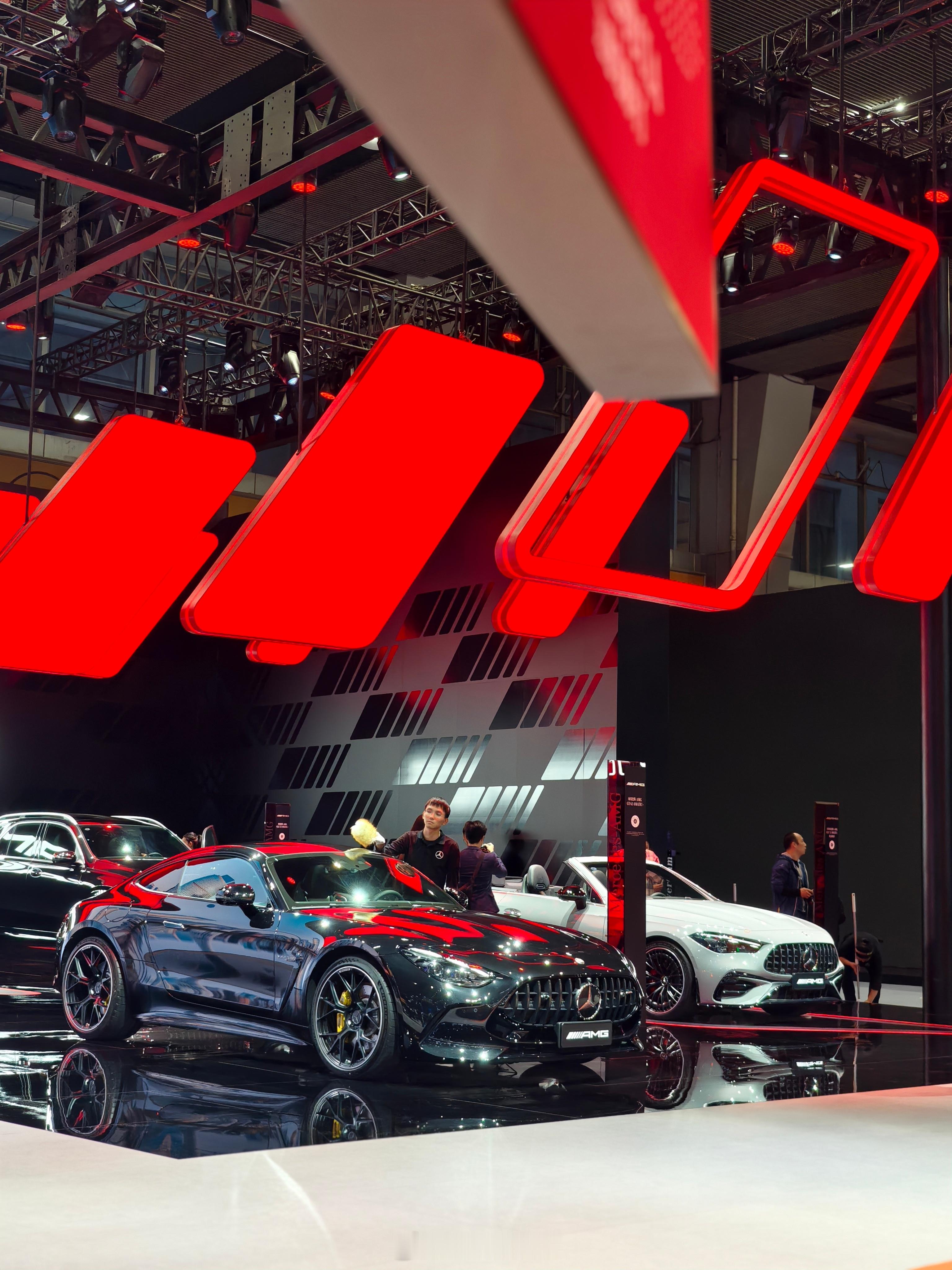 前一晚亮相的AMG GT XX和Vision Iconic都来到了展台还分出了A