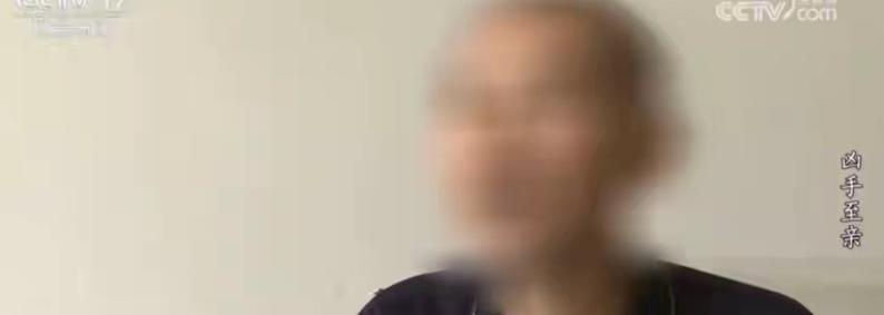 发现女儿遇害，父亲第一反应不是报警不是救人，却是联系殡仪馆拉人，然后再报警。
