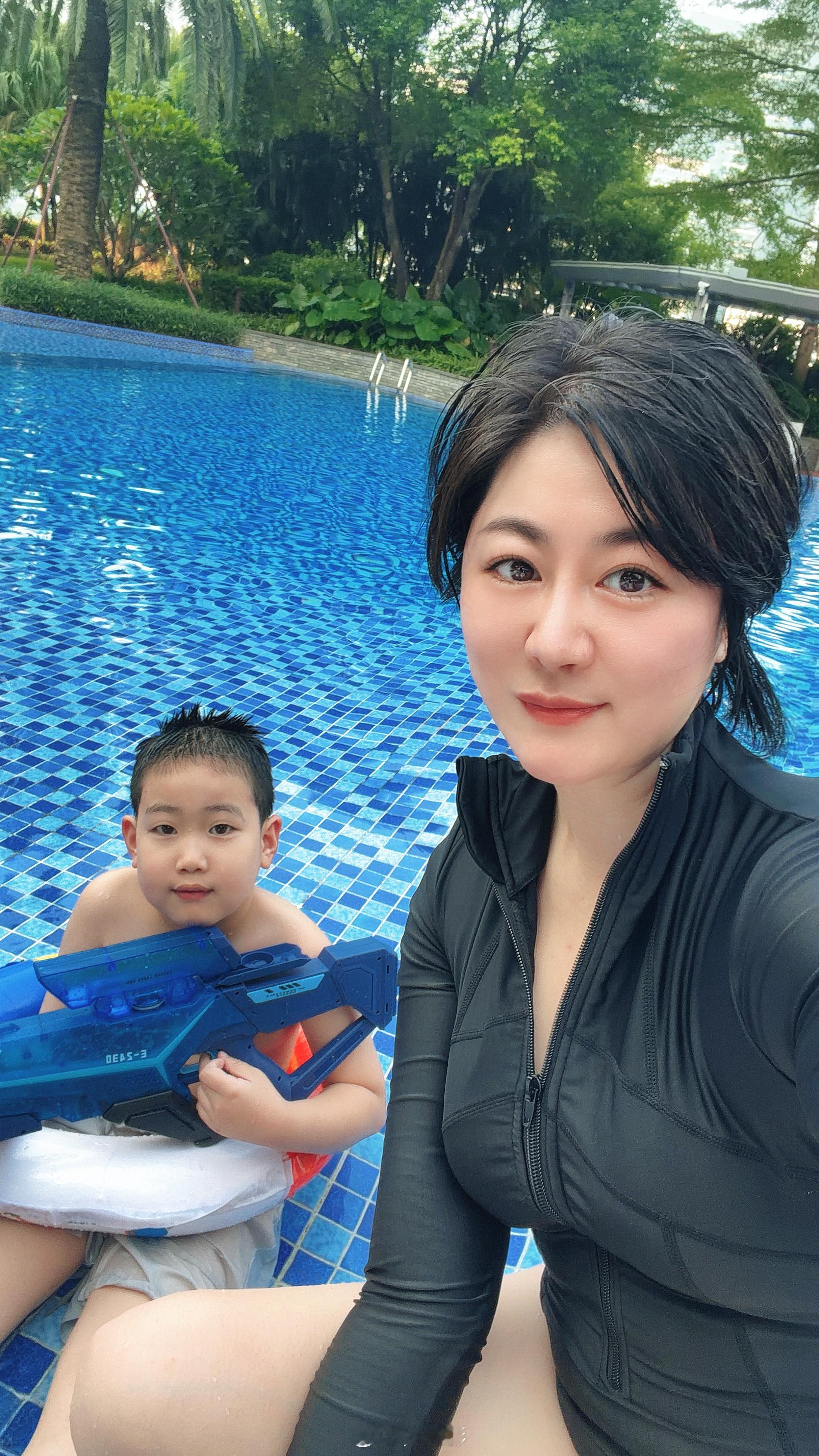 🔫恭喜堃哥解锁游泳技能🏊🏻♂️ 
