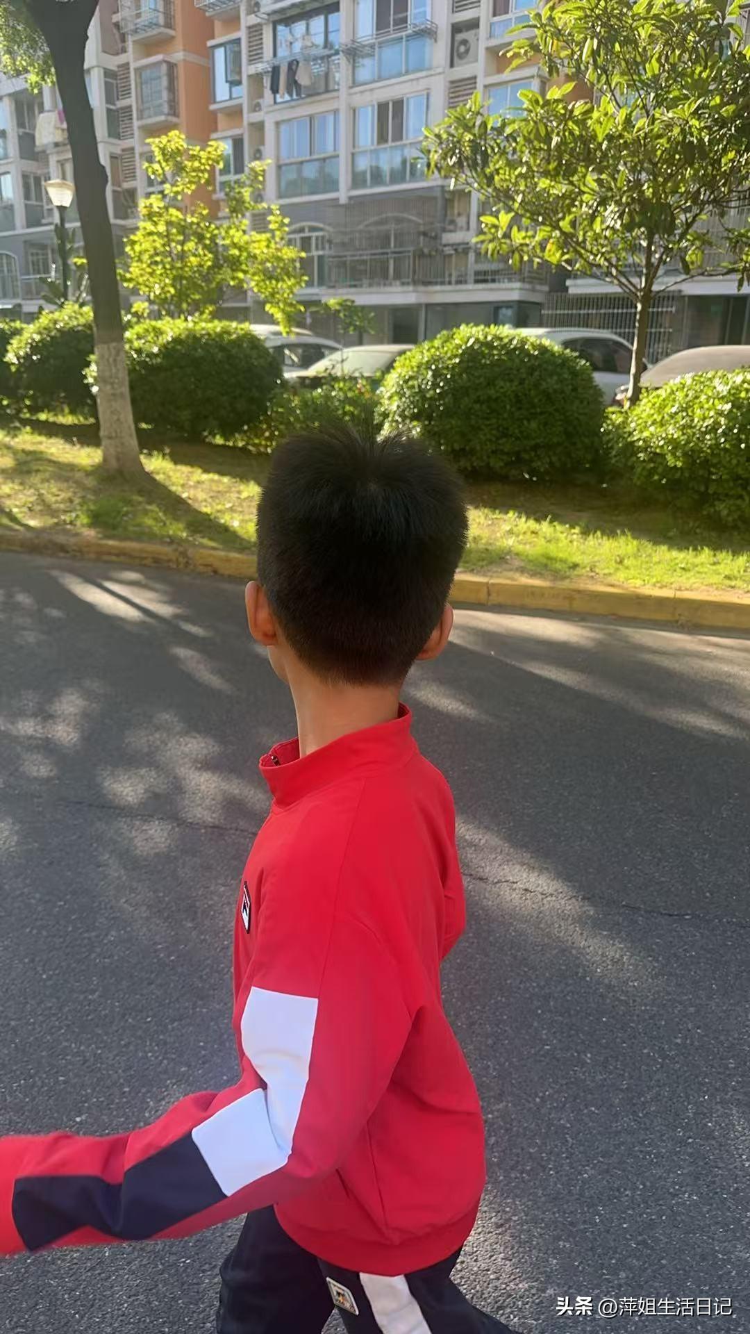 我认为支持
就我家来说，当初儿媳在上海杨浦区红房子生孩子的时候，我儿子一直陪伴在