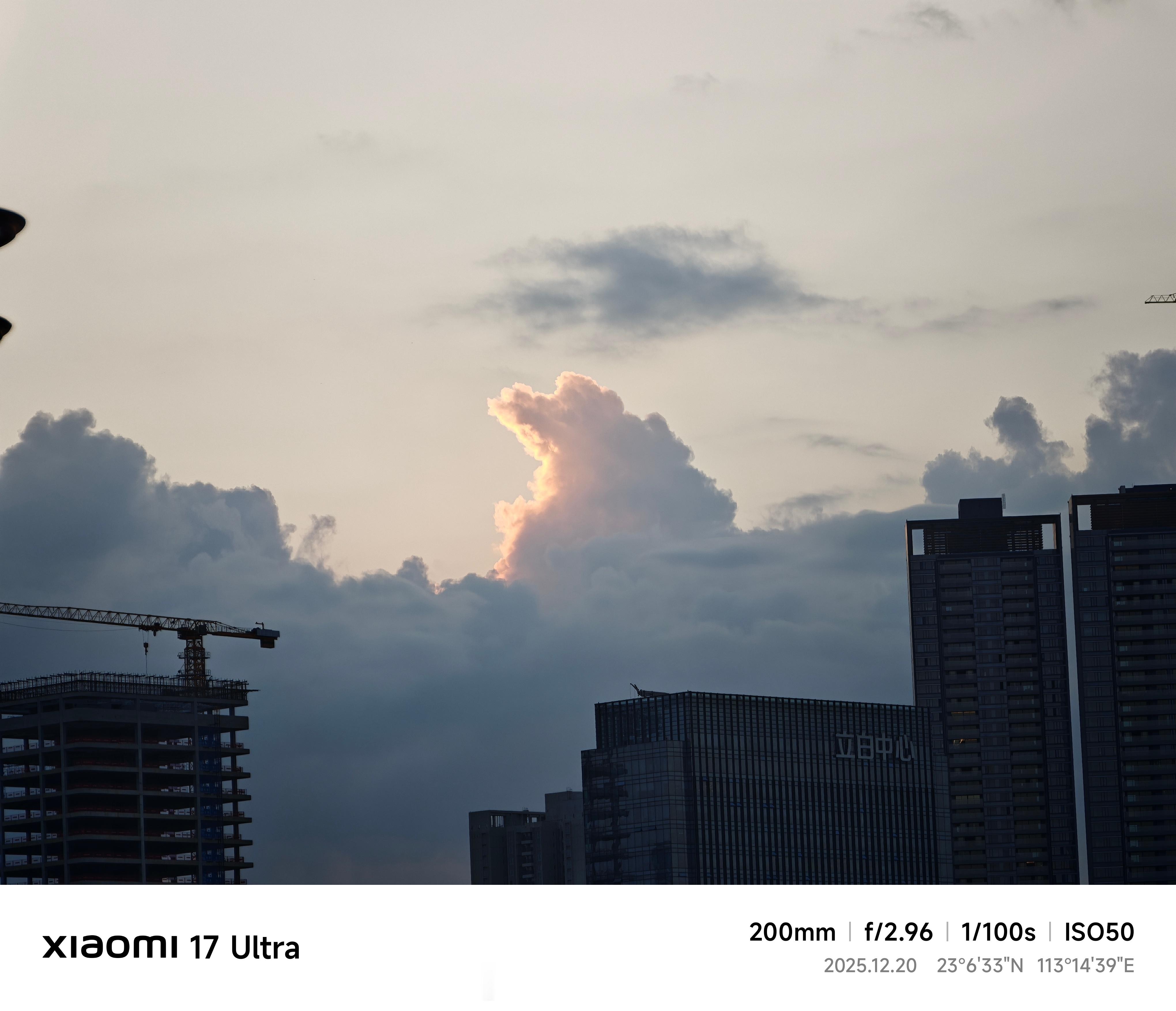 小米 17 Ultra 看起来挺好拍的。 