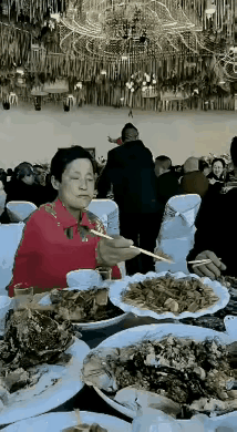 一脚把她踹下去应该没人反对吧[呲牙][呲牙]