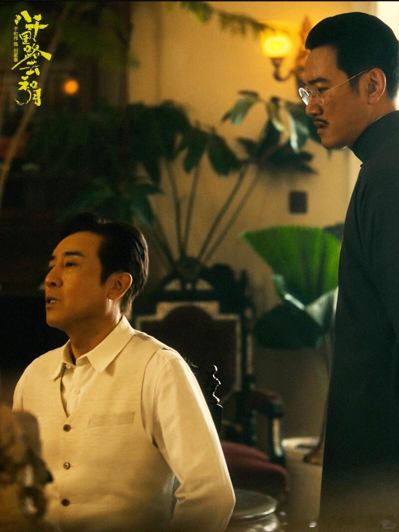 没有一句台词但全看懂了 无需台词，眼神便诉说了一切。沉默中的张力太动人，小动作里