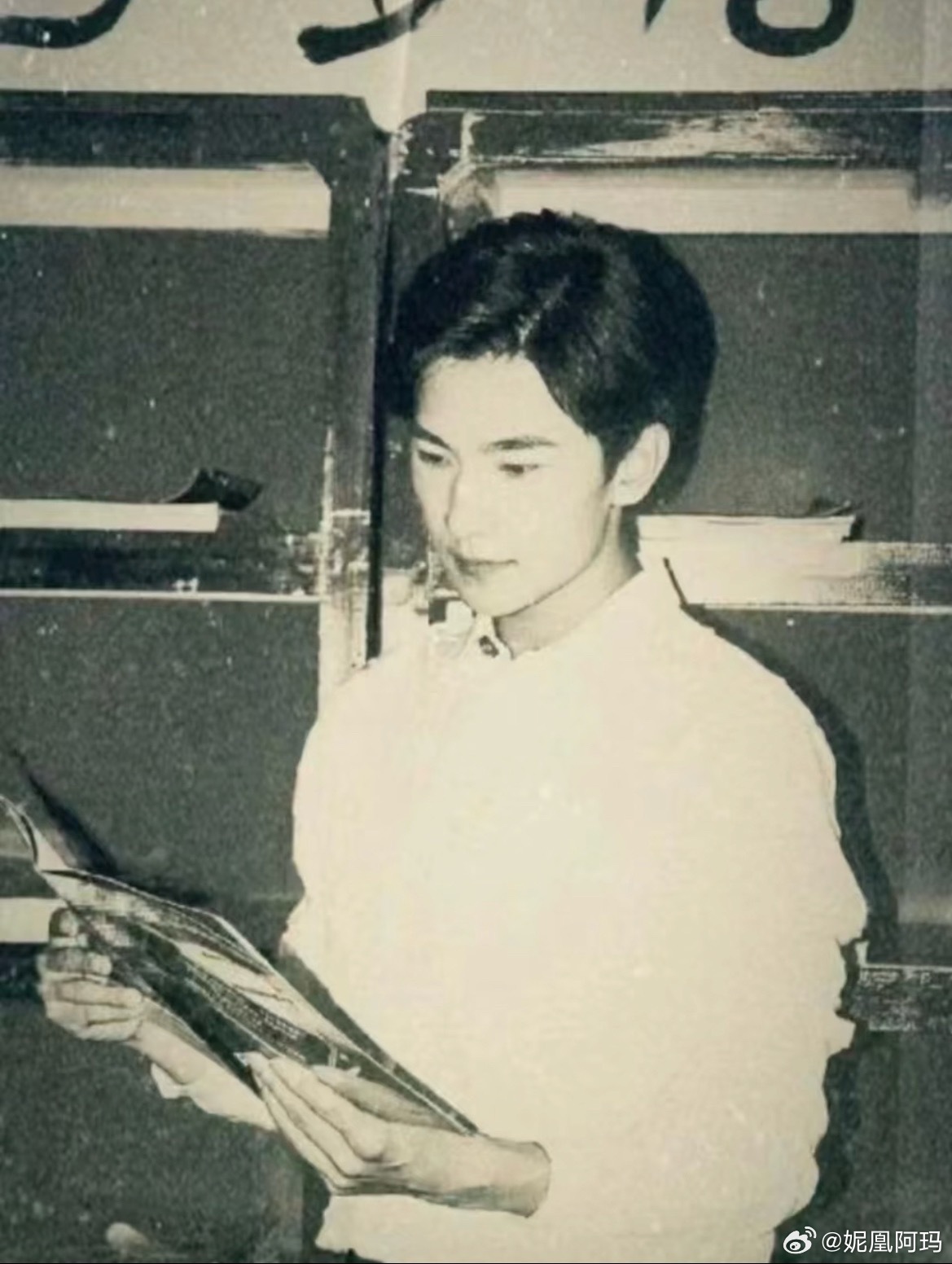 我去我去，我捡到一张没见过的杨洋！！！像五六十年代的理工搞科研的男神，好有感 
