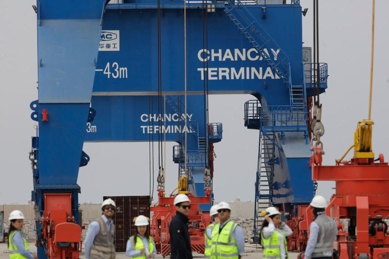 美国现在盯中国在拉美的港口，已经盯到不装了。
3月中旬，美军南方司令部司令直接放