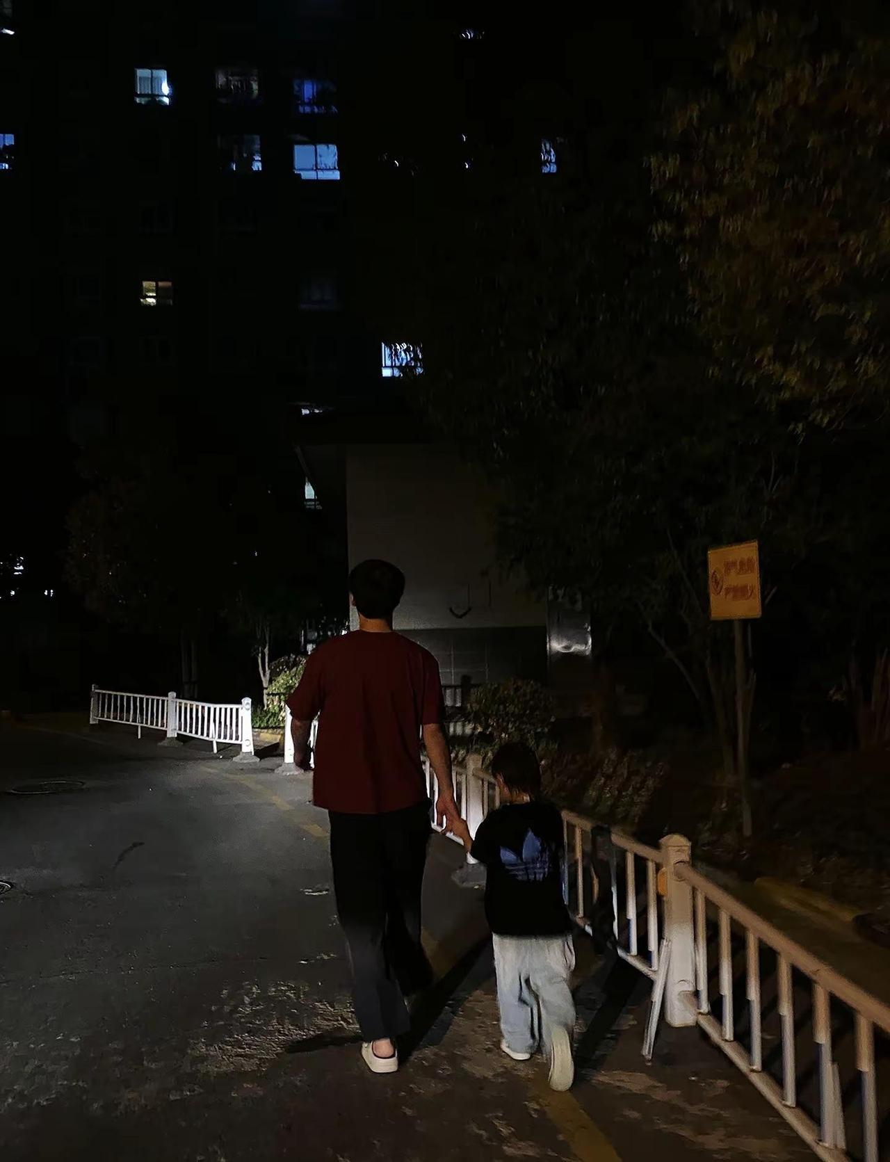 "分房睡，不离婚，不查手机，不问行程，不再嘘寒问暖，他深夜未归，我也不会再拨出一