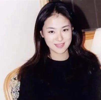 一次，邻居哭鼻抹泪跑到沈傲君家，吓了她一跳，赶紧问：“大姐你怎么了？”对方抽泣着