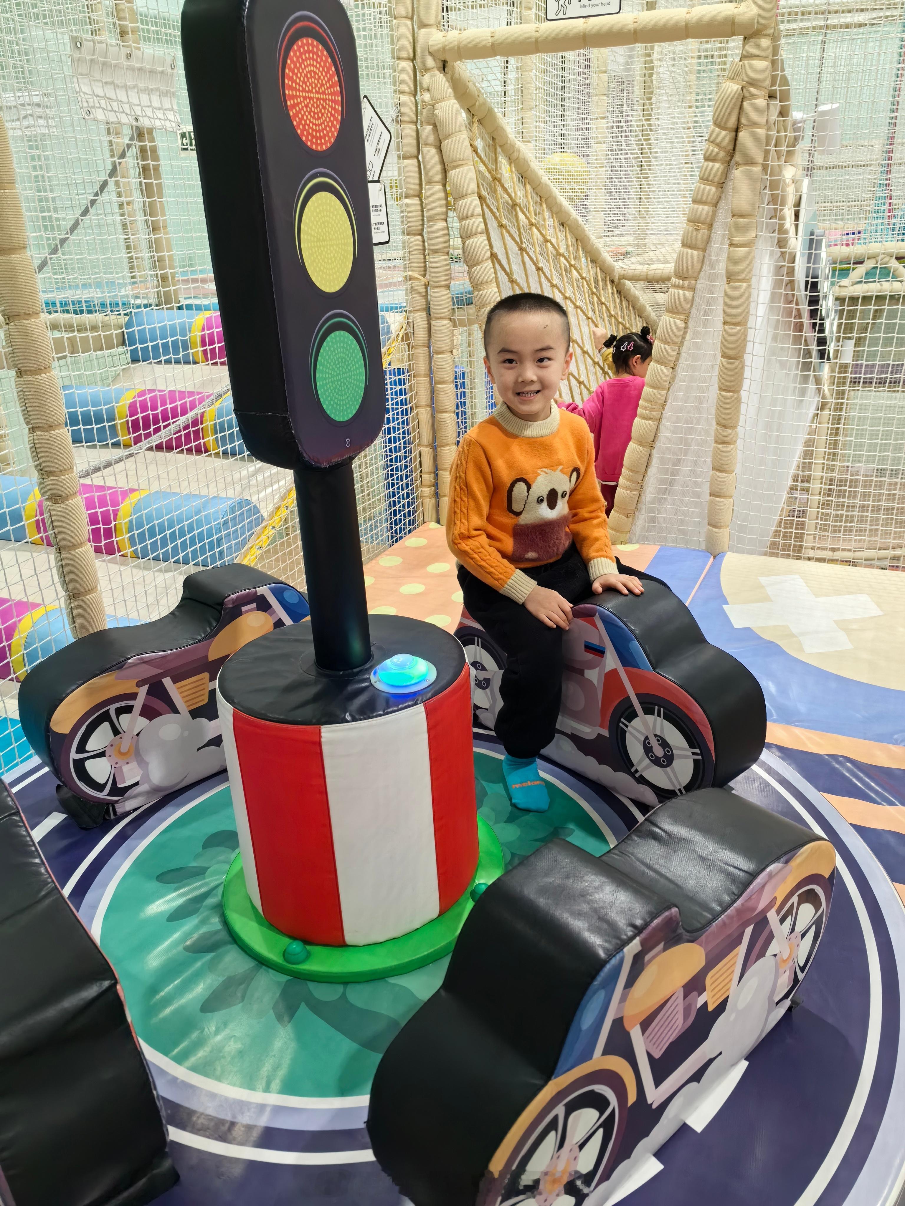 小侄子是我见过最乖的小男娃了[笑cry]今天收到了小侄子的情人节礼物🎁 ​​​