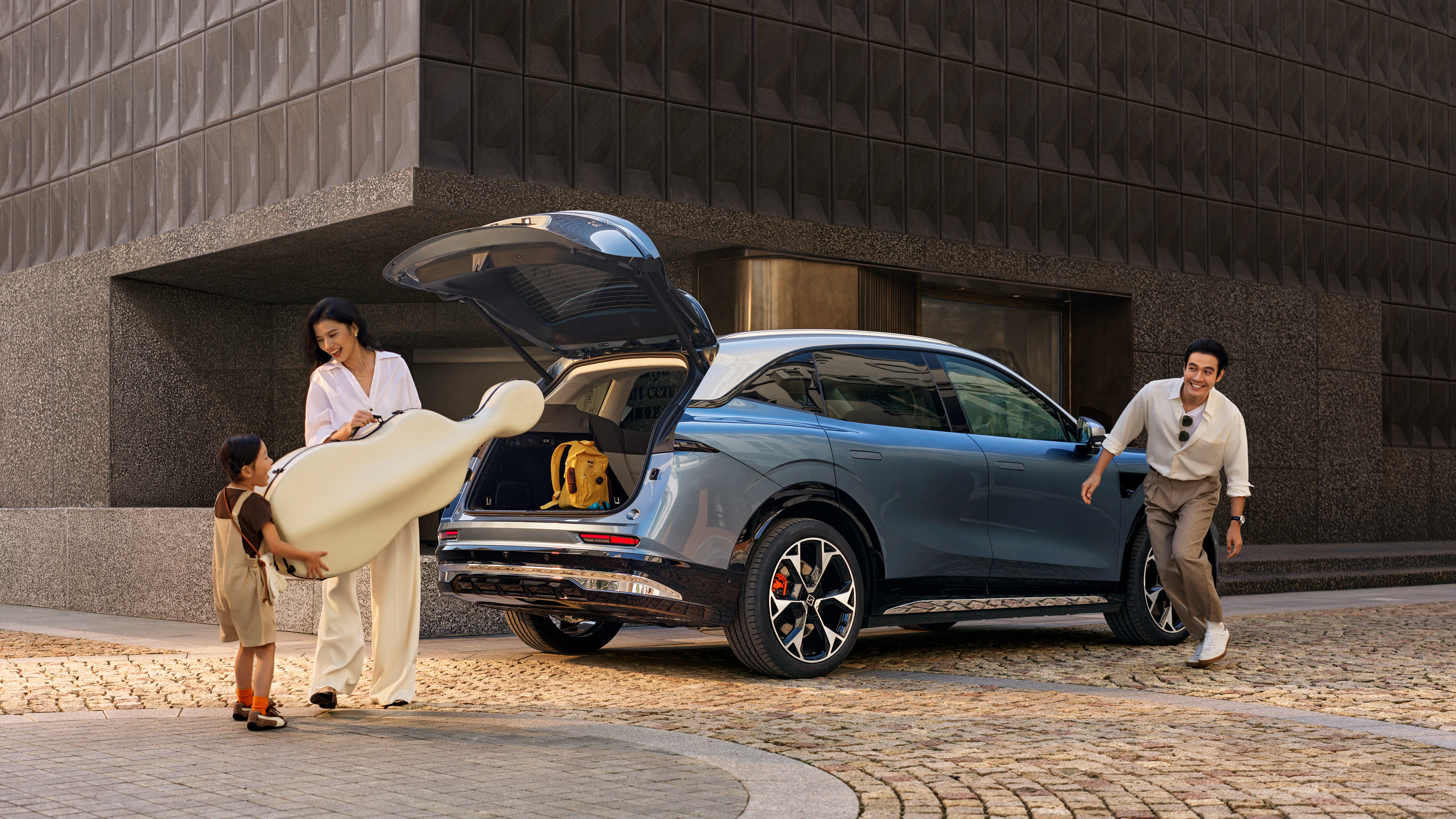 焕新极氪7X上市 一共三款，分别是75度后驱Max版、103度后驱Max版、10