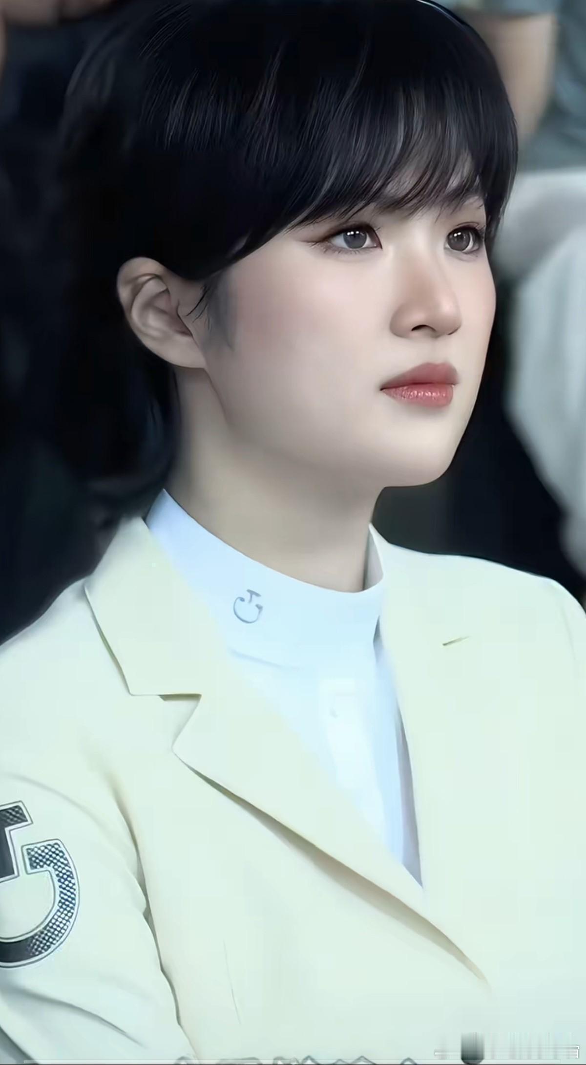 华为二公主姚安娜有一种贵气的美，并且才貌双全，给人一种不可侵犯的神秘感。她应该是