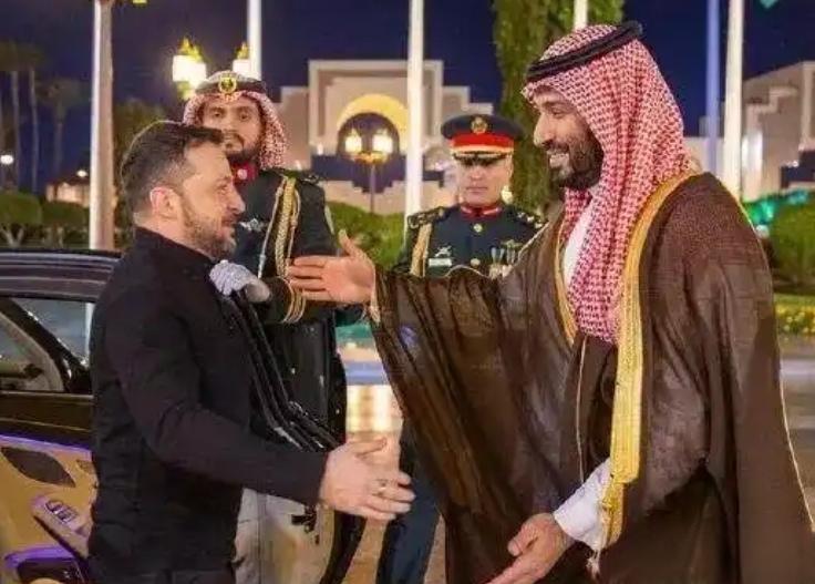 泽连斯基还真是个麻烦制造者，最近他把目光投向中东，背后全是自己的小算盘。美国让乌