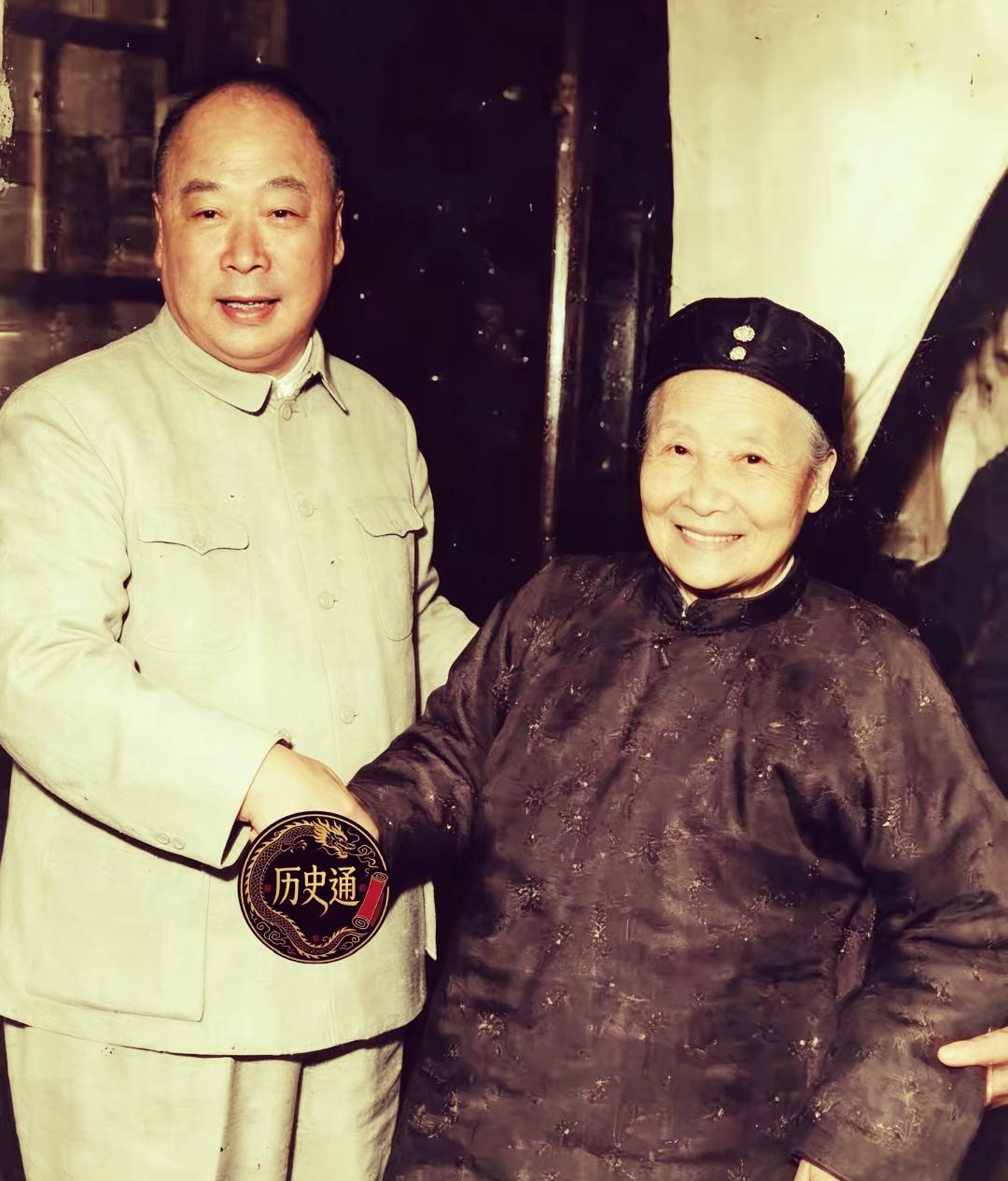 妈妈慈善，是对儿女最好的滋养
 

老话常说：家有贤母，三代兴旺。
 
一个家庭