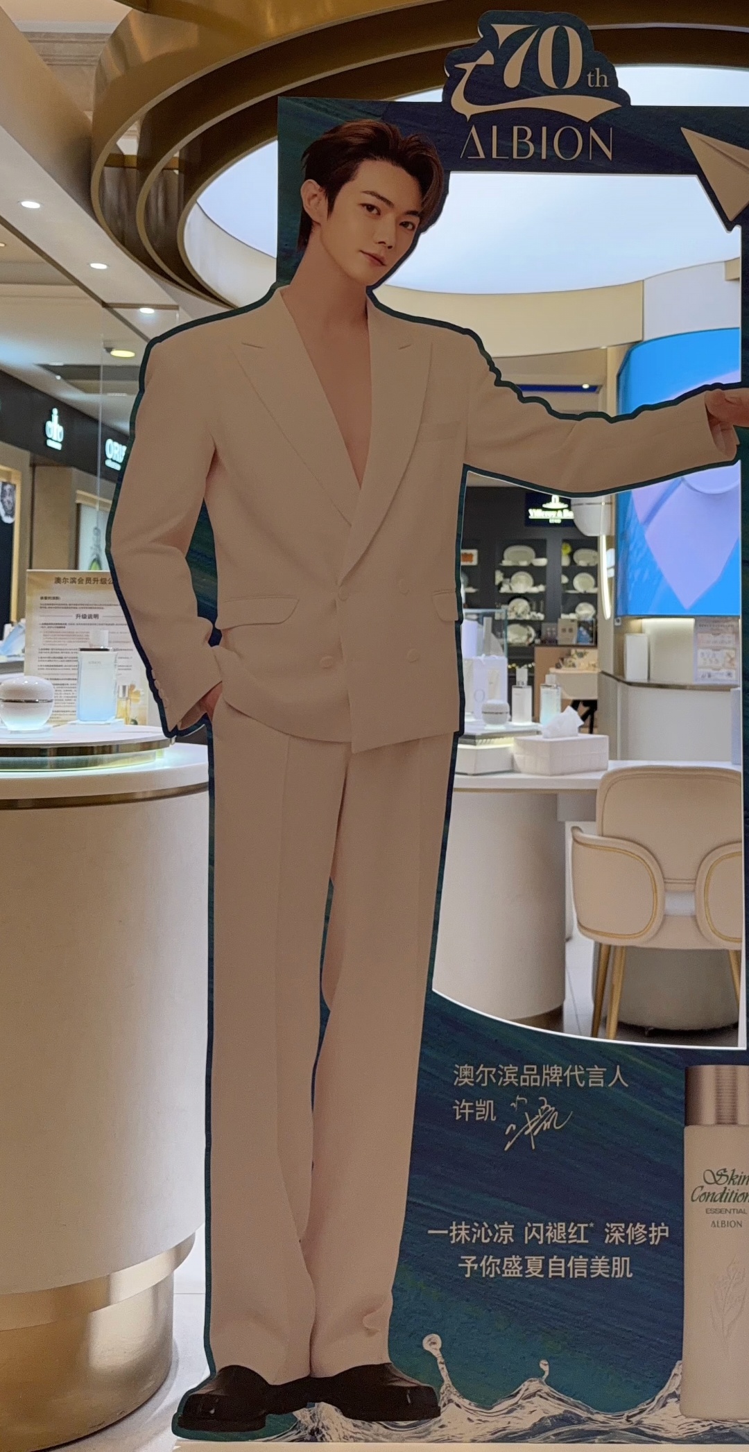 这立牌更是隐隐约约的 下次深v能不能再扩点