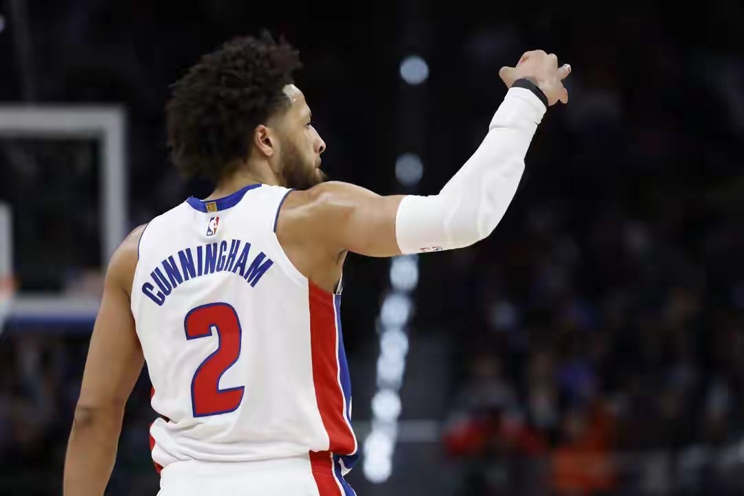 NBA 近日，活塞球星坎宁安接受《GQ》杂志体育版撰稿人Matthew Robe