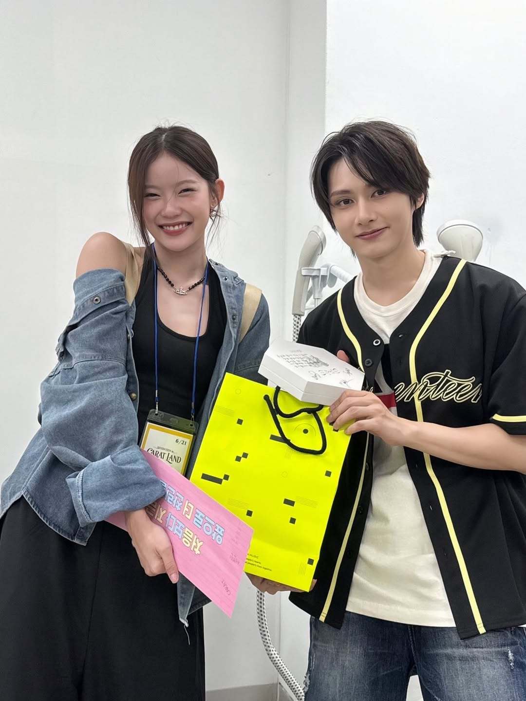 JUN文俊辉 🇹🇭女子组合 PiXXiE成员 Mabelz更新俊辉合照 猫猫