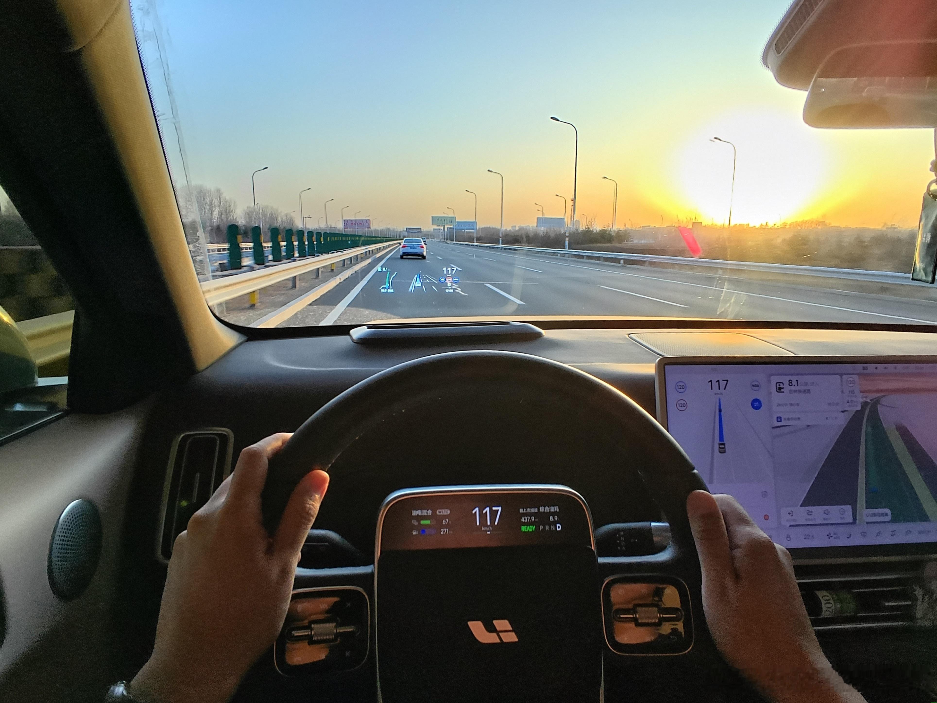 今天使用了理想AI眼镜Livis完成了一系列的日常体验，总体来说是非常好的。而且