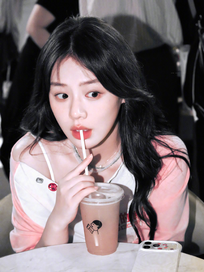 马思纯身上好旺盛的生命力 对马思纯的笑容没有抵抗力 这个马思纯完全是萌妹来的 