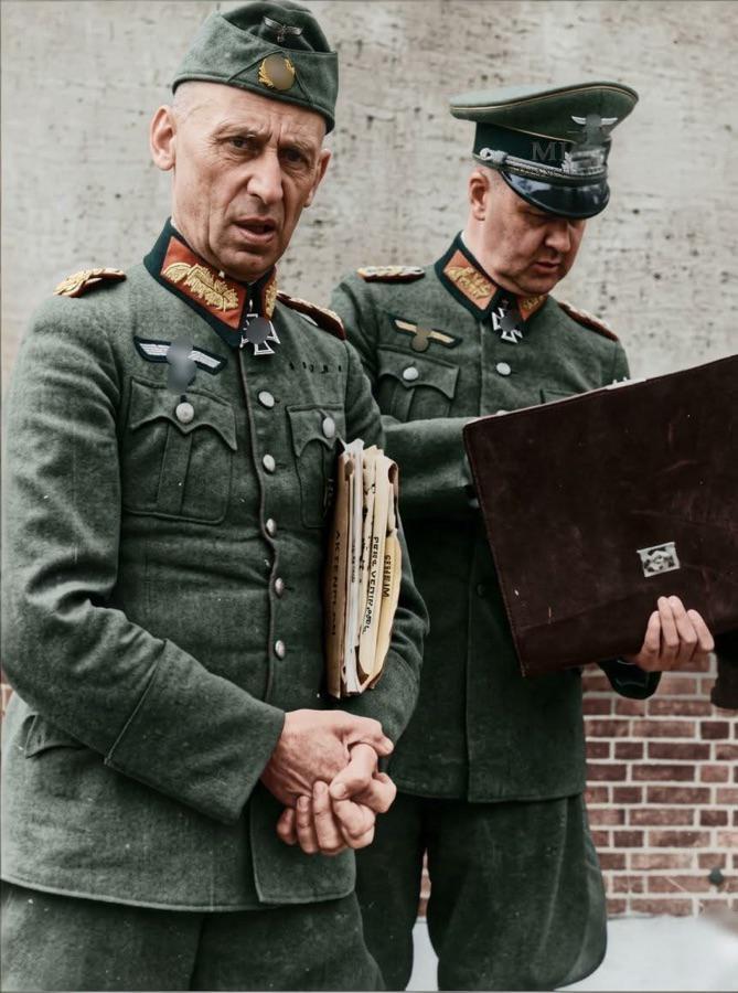 1942年，正在苏德战场上指挥装甲师作战的德军将领，大家认出来了他是谁不？二战纳
