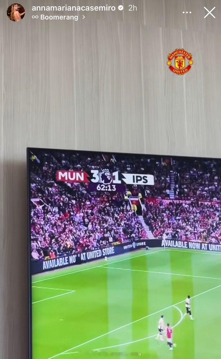 卡塞米罗妻子晒照片，在看曼联比赛直播🔴⚪️⚫️曼联5比2伊普斯维奇 ​​​