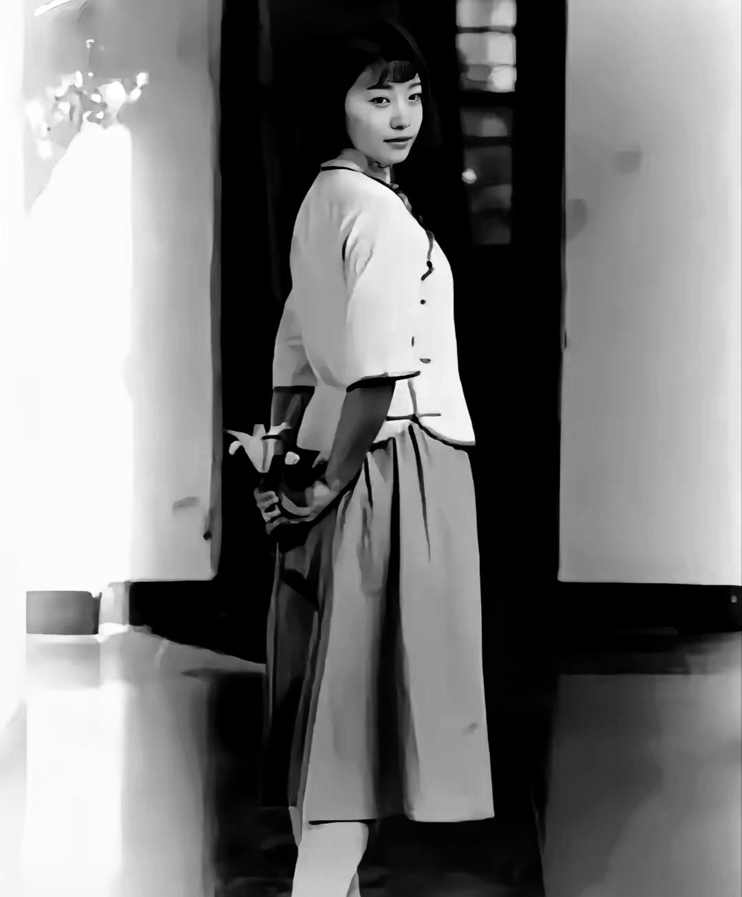 1906年，张作霖强娶20岁戴宪玉。新婚夜，张作霖狂声大笑：“你是我的小野马！”