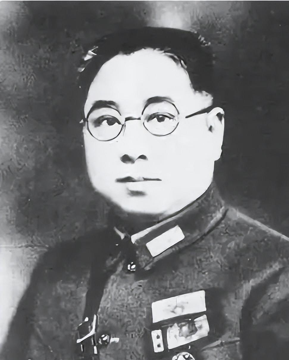 1930年的江西龙冈，一场战斗结束后，整个中国战场都震动了。一个国民党军中将师长