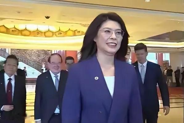 郑丽文拿欧盟模式套两岸关系，好比拿西装给大熊猫穿：看着像回事，穿上全不是那回事。