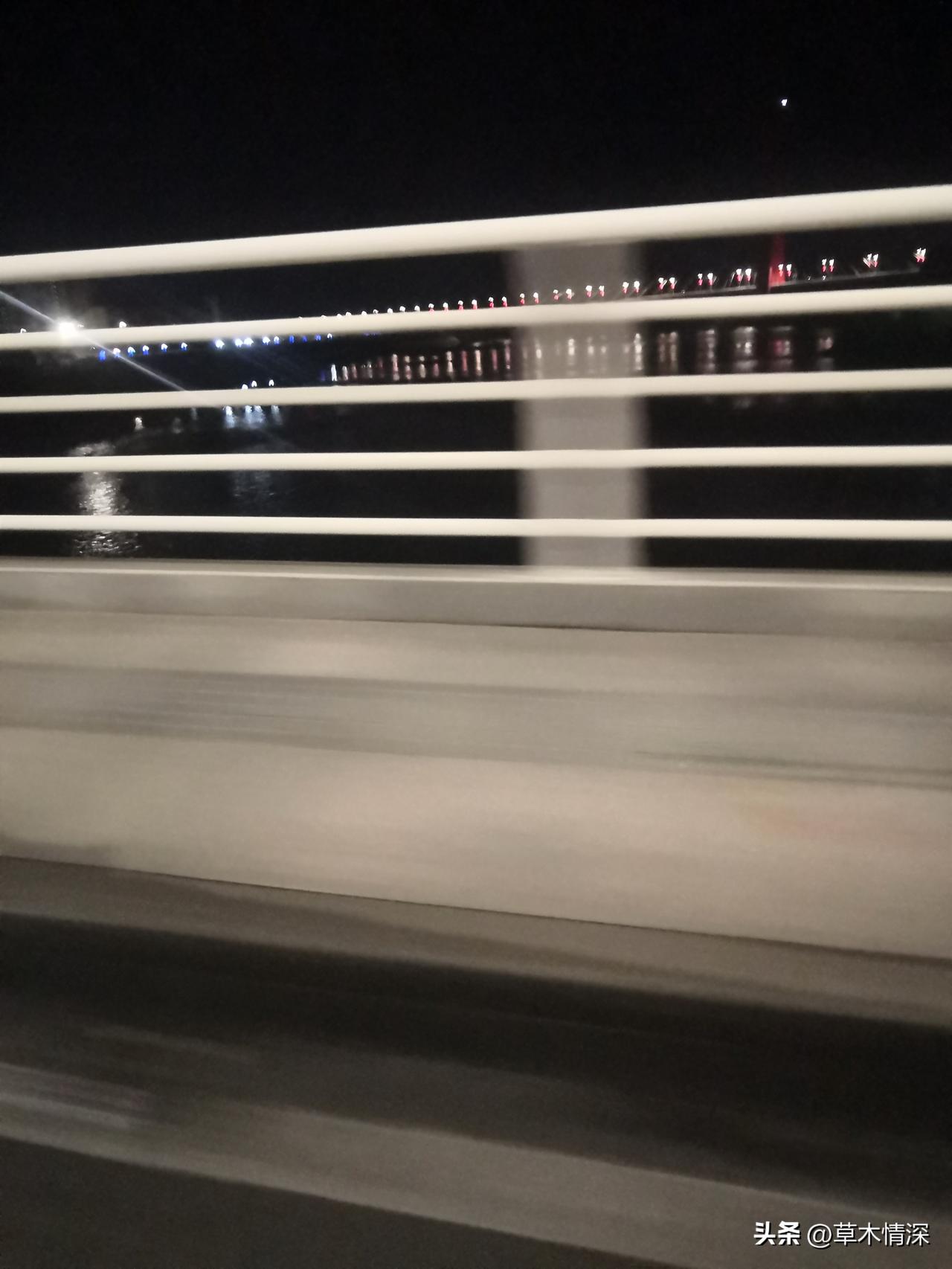 随拍沱江风景金堂县城晚上的沱江起点迷人的风景沱江一角的夜景
