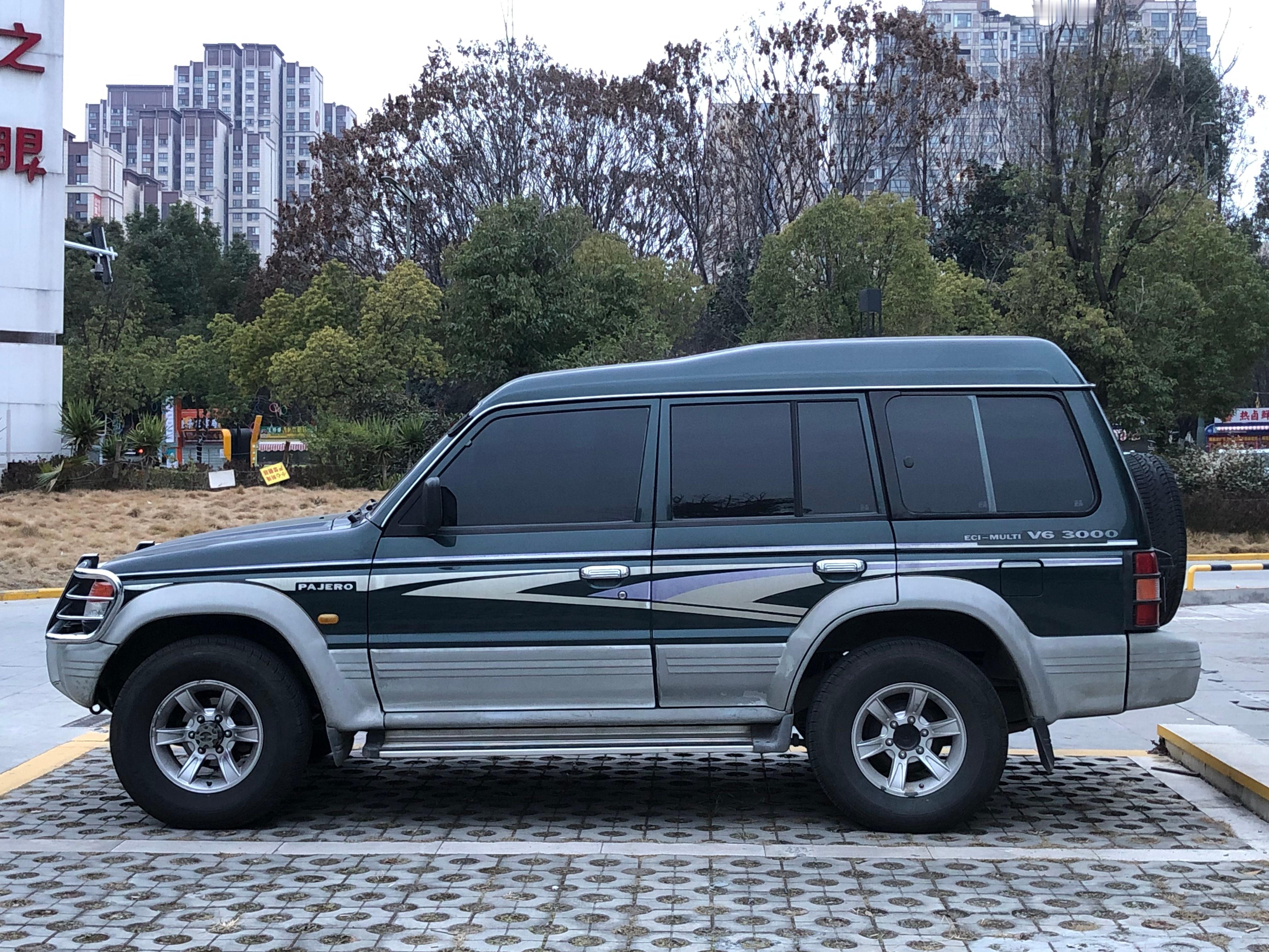 汽车汽车街拍我与汽车的日常三菱帕杰罗 三菱帕杰罗 安康