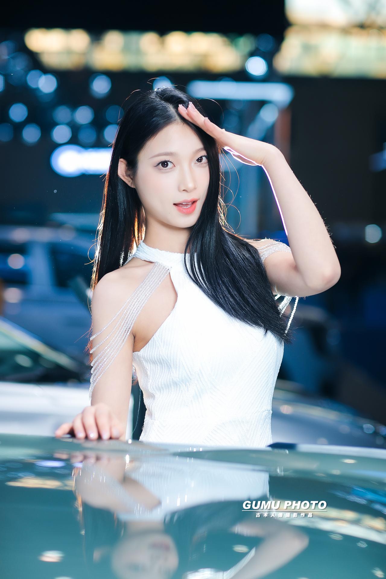 2025重庆汽车消费节长安福特展台模特小姐姐