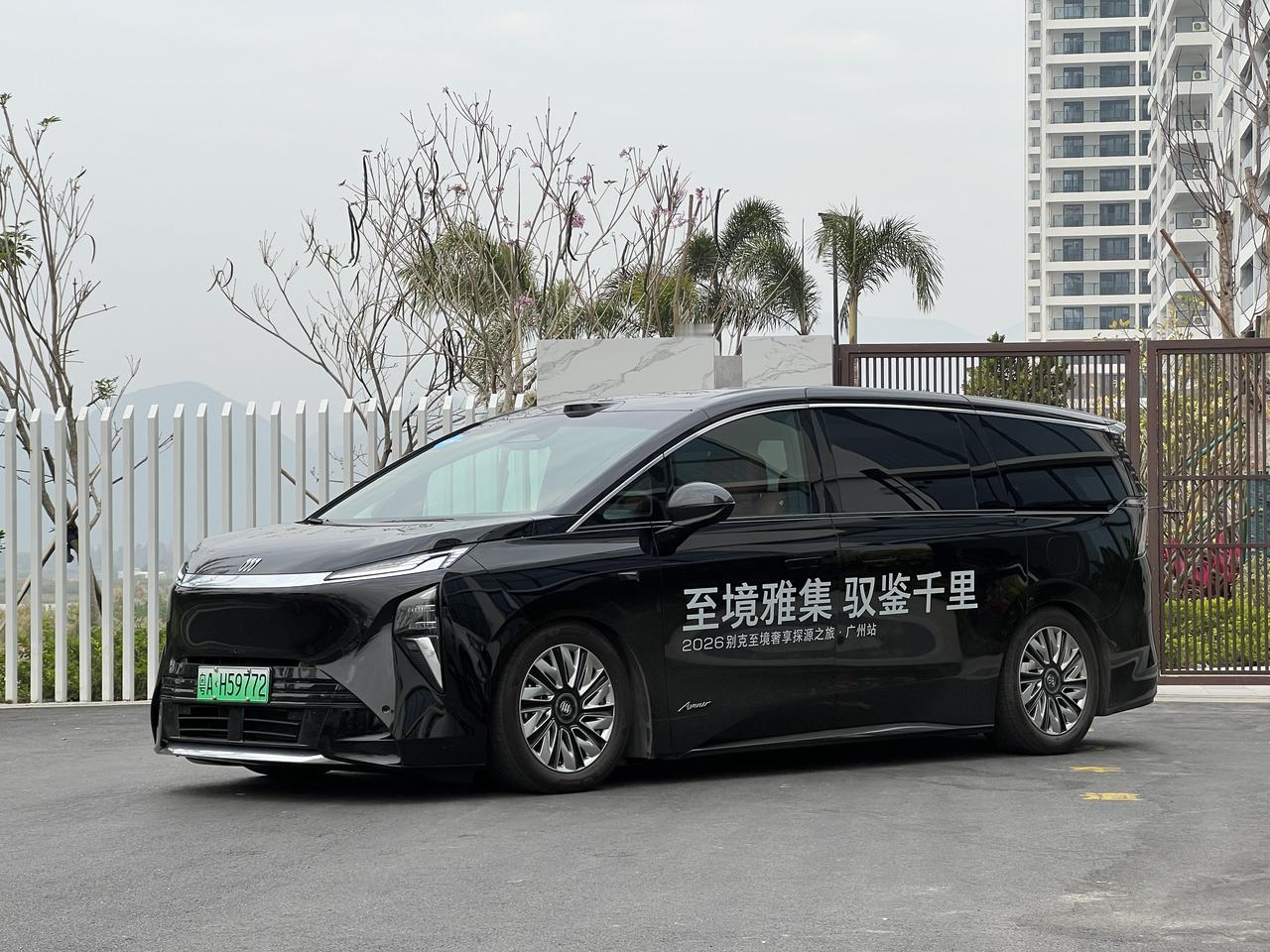 很多人不明白为什么别克已经有了GL8这个金字招牌，还要推出一款至境世家？其实正因