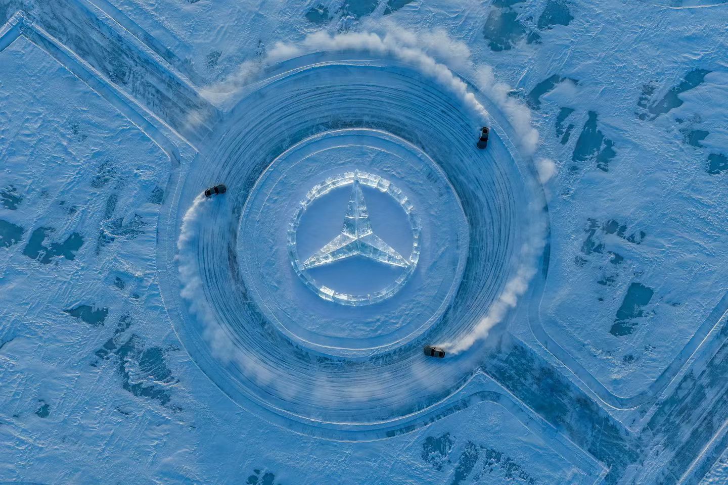 奔驰的底气和浪漫在这一刻具像化了砺冰雪驭传奇奔驰还是奔驰奔驰就是奔驰