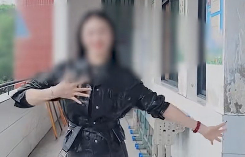 小学老师在学校拍跳舞视频被家长投诉，校方：已沟通谈话，该老师