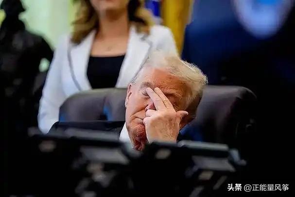 【特朗普白宫梦赢伊朗嘲讽：别吵，让他接着睡】
80岁的特朗普，在白宫椭圆形办公室