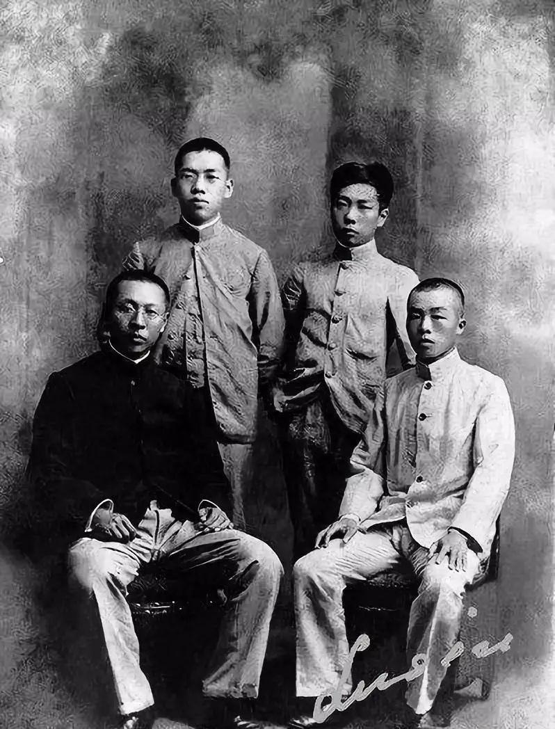鲁迅一生，朋友不少。但要问他，谁是他最铁的朋友，他绝对会毫不犹豫地回答，许寿裳。