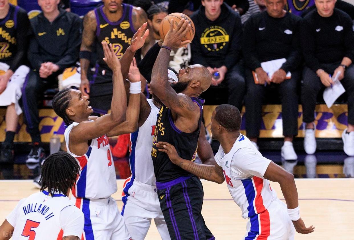 湖人惨败活塞，说明什么呢？
很显然，主要有三个方面需要思考一下。第一，东契奇厉害