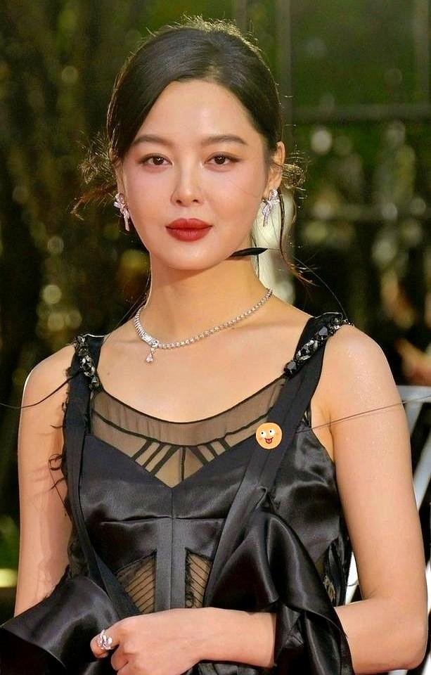 一个“拿了影后反而没资源”的说法，乍一听挺像那么回事，细一想就有点站不住脚了。