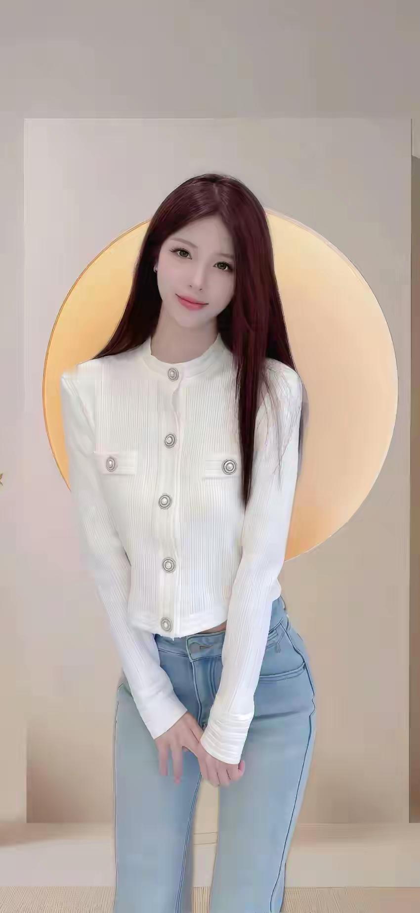 清新简约风，白色针织衫搭配浅蓝色牛仔裤，轻松自然，时尚百搭！🌟👗👖女生怎么