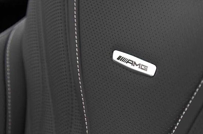 【座椅 AMG 金属标识高温烫伤车主，奔驰遭到集体起诉】两名奔驰‑AMG 车主因