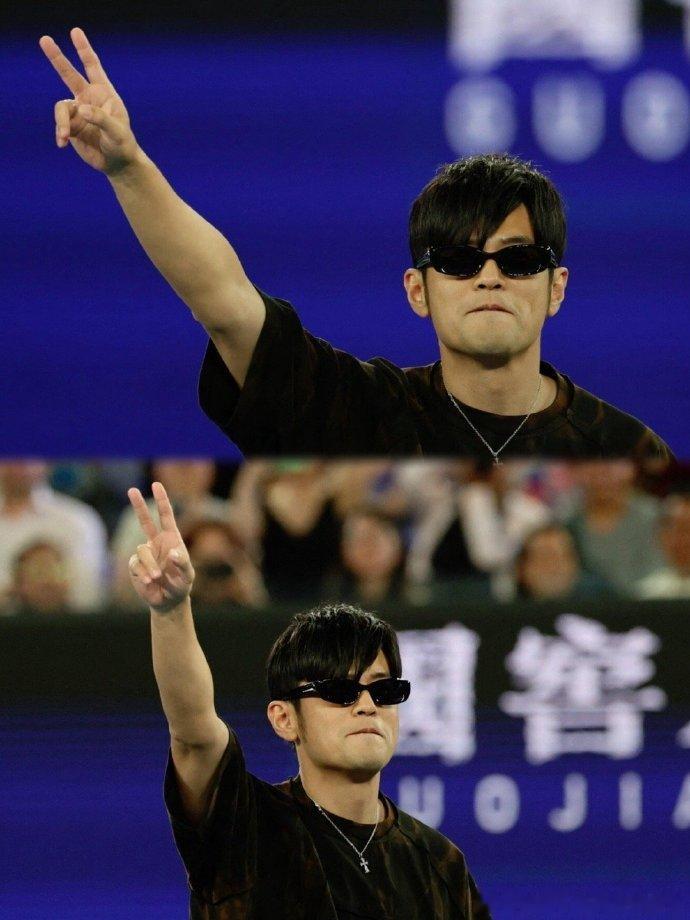 潘玮柏网球水平和周杰伦一样今夜喜友秀看潘玮柏在《今夜喜友秀》的脱口秀直接笑出声，