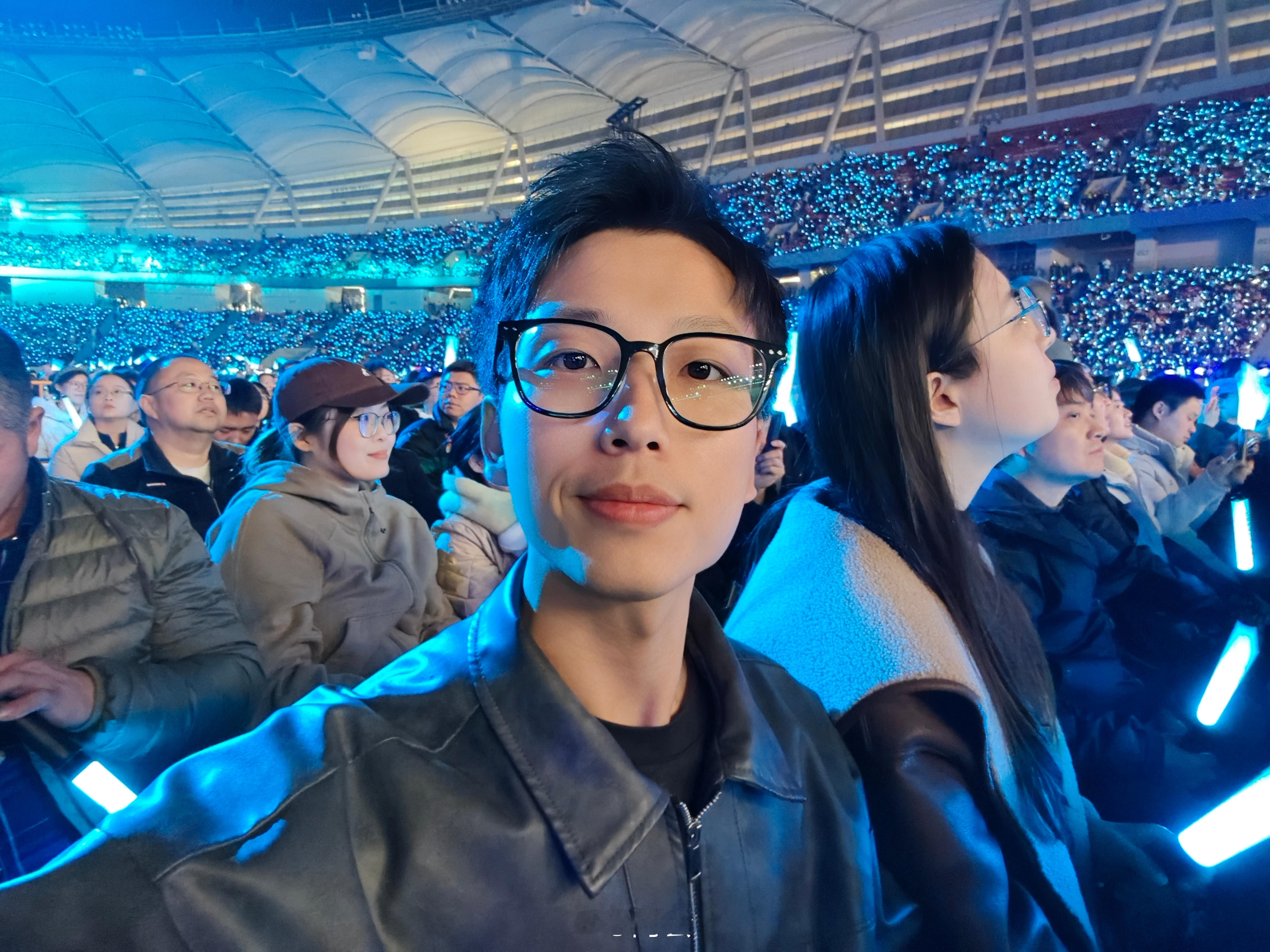 很多公司已经取消年会了取消是对的，年会还是应该向追觅学习，把整个奥体中心承包下来