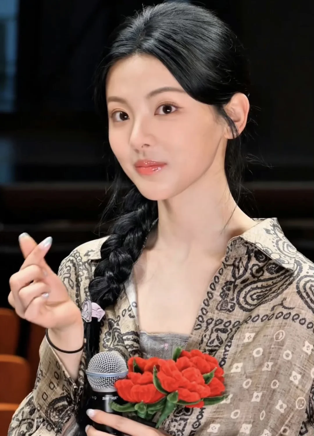 我天哪，杨超越这脸真的很精致耶！我斯哈